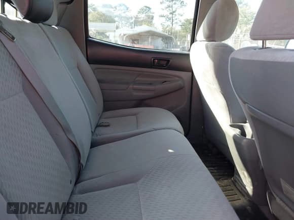 ✅ 2011 Toyota Tacoma • VIN: 5TFJX4GNXBX003488 • Lot: 40902164. Listed on IAAI with 210,091 mi. Free auction sales archive from the USA and detailed vehicle history report at DreamBid. Image 8.