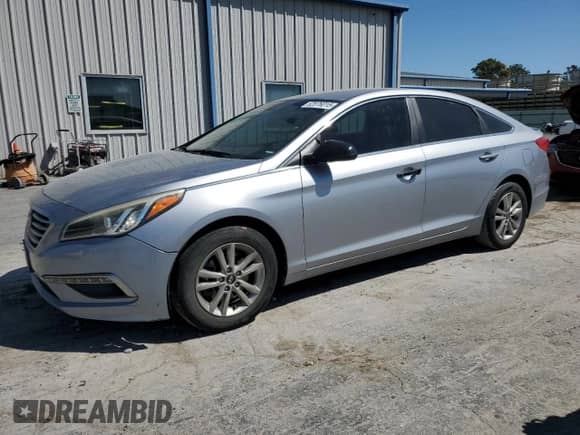 2015 Hyundai Sonata SE z VIN 5NPE24AF9FH068187, wystawiony jako Copart lot #52876015 z przebiegiem 150 103 mil mil oraz Szkoda całkowita • Salvage title. Historia ofert i sprzedaży dostępna na DreamBid. Obrazek 1.
