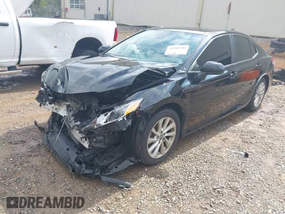 2021 Toyota Camry LE z VIN 4T1C11AK3MU543126, wystawiony jako IAAI lot #42989304 z przebiegiem 71 743 mil mil oraz . Historia ofert i sprzedaży dostępna na DreamBid. Obrazek 2.