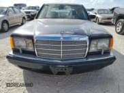 ✅ 1986 Mercedes-Benz 560 • VIN: WDBCA39D0GA268955 • Lot: 77190964. Wystawiony na Copart z przebiegiem 99 702 mil. Bezpłatny archiwum sprzedaży aukcyjnych z USA i szczegółowy raport historii pojazdu na DreamBid. Zdjęcie 5.