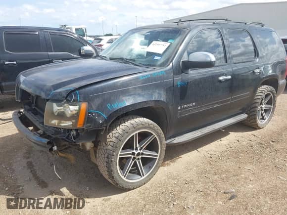 2008 Chevrolet Tahoe 2LT z VIN 1GNFC13028R243567, wystawiony jako IAAI lot #43291751 z przebiegiem 288 882 mil mil oraz . Historia ofert i sprzedaży dostępna na DreamBid. Obrazek 2.