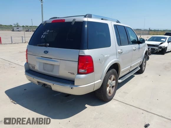 ✅ 2005 Ford Explorer • VIN: 1FMDU65K75UB54476 • Lot: 43184441. Wystawiony na IAAI z przebiegiem 147 135 mil. Bezpłatny archiwum sprzedaży aukcyjnych z USA i szczegółowy raport historii pojazdu na DreamBid. Zdjęcie 4.