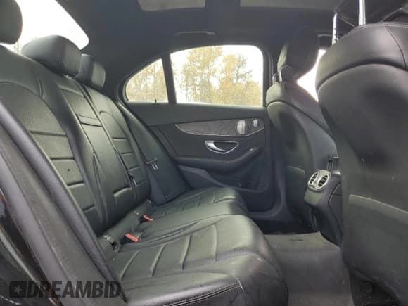 ✅ 2018 Mercedes-Benz C 300 • VIN: 55SWF4KB1JU242814 • Lot: 90071855. Wystawiony na Copart z przebiegiem 167 635 mil. Bezpłatny archiwum sprzedaży aukcyjnych z USA i szczegółowy raport historii pojazdu na DreamBid. Zdjęcie 10.