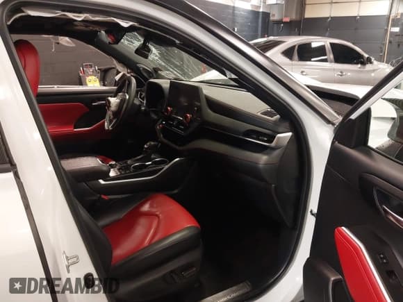 ✅ 2023 Toyota Highlander L • VIN: 5TDKDRBH1PS019040 • Lot: 42312270. Listed on IAAI with Not provided. Free auction sales archive from the USA and detailed vehicle history report at DreamBid. Image 5.