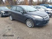 ✅ 2013 Ford Fiesta SE • VIN: 3FADP4BJ4DM136537 • Lot: 43753967. Wystawiony na IAAI z przebiegiem 90 623 mil. Bezpłatny archiwum sprzedaży aukcyjnych z USA i szczegółowy raport historii pojazdu na DreamBid. Zdjęcie 1.