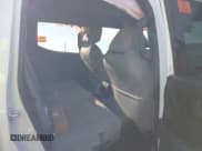 ✅ 2025 Toyota Tacoma SR5 • VIN: 3TMLB5JNXSM146288 • Lot: 43607244. Wystawiony na IAAI z przebiegiem 5 872 mil. Bezpłatny archiwum sprzedaży aukcyjnych z USA i szczegółowy raport historii pojazdu na DreamBid. Zdjęcie 8.