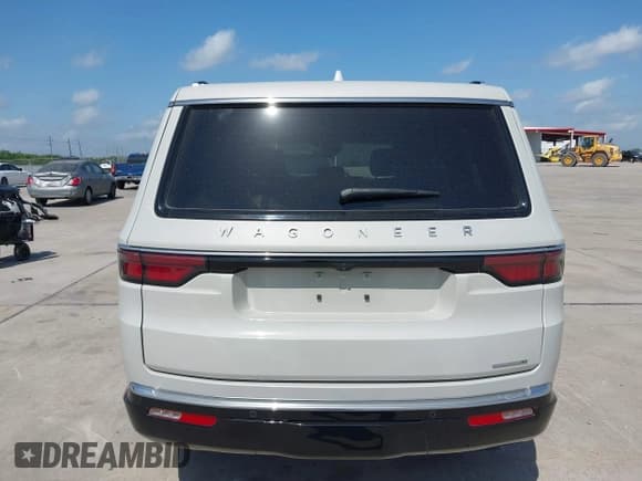 ✅ 2022 Jeep Wagoneer Series II • VIN: 1C4SJUBT2NS181344 • Lot: 42062809. Listed on IAAI with 40,389 mi. Free auction sales archive from the USA and detailed vehicle history report at DreamBid. Image 16.