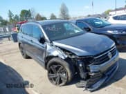 ✅ 2024 Volkswagen Tiguan SE R-Line Black • VIN: 3VVCB7AX2RM010794 • Lot: 41894596. Wystawiony na IAAI z przebiegiem 25 136 mil. Bezpłatny archiwum sprzedaży aukcyjnych z USA i szczegółowy raport historii pojazdu na DreamBid. Zdjęcie 13.