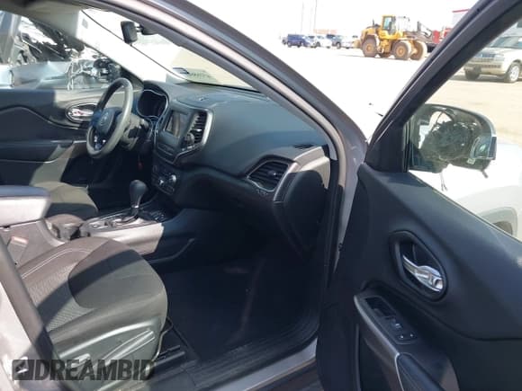 ✅ 2021 Jeep Cherokee Latitude • VIN: 1C4PJLCB2MD121170 • Lot: 43168641. Listed on IAAI with 61,514 mi. Free auction sales archive from the USA and detailed vehicle history report at DreamBid. Image 5.