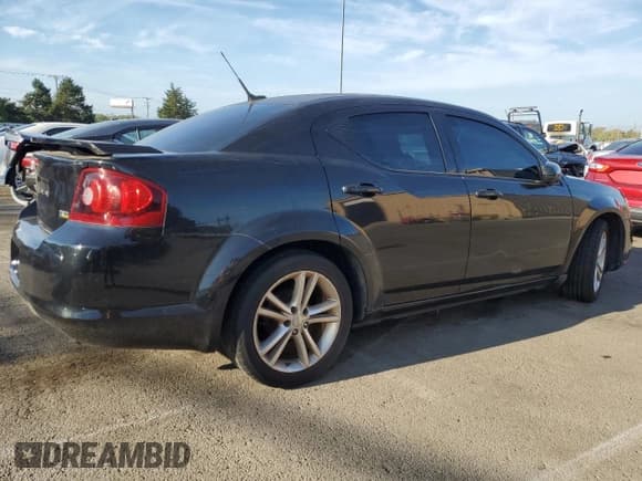✅ 2011 Dodge Avenger Heat • VIN: 1B3BD1FG2BN508386 • Лот: 71803714. Опубликован ранее на Copart с пробегом 194 983 миль. Бесплатный доступ к архиву аукционных продаж из США и подробный отчёт об истории автомобиля на DreamBid. Изображение 3.