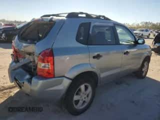 2005 Hyundai Tucson GL z VIN KM8JM12BX5U168799, wystawiony jako Copart lot #84709184 z przebiegiem 127 109 mil mil oraz Szkoda całkowita • Salvage title. Historia ofert i sprzedaży dostępna na DreamBid. Obrazek 3.
