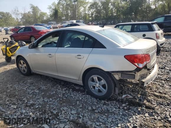 2014 Chevrolet Cruze 1LT z VIN 1G1PC5SB3E7201819, wystawiony jako Copart lot #81291755 z przebiegiem 124 943 mil mil oraz Szkoda całkowita • Salvage title. Historia ofert i sprzedaży dostępna na DreamBid. Obrazek 2.