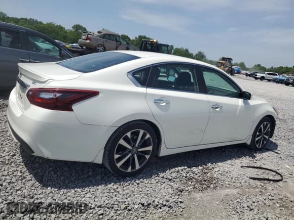✅ 2017 Nissan Altima SR • VIN: 1N4AL3AP7HC189061 • Lot: 57171495. Listed on Copart with 77,623 mi. Free auction sales archive from the USA and detailed vehicle history report at DreamBid. Image 3.