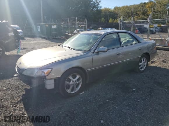 ✅ 2001 Lexus ES 300 • VIN: JT8BF28G315112895 • Лот: 86227985. Опубликован ранее на Copart с пробегом 248 268 миль. Бесплатный доступ к архиву аукционных продаж из США и подробный отчёт об истории автомобиля на DreamBid. Изображение 1.