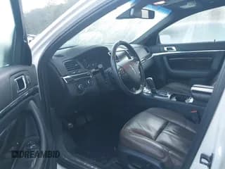 ✅ 2015 Lincoln MKS • VIN: 1LNHL9DK5FG605699 • Lot: 43434059. Wystawiony na IAAI z przebiegiem 156 827 mil. Bezpłatny archiwum sprzedaży aukcyjnych z USA i szczegółowy raport historii pojazdu na DreamBid. Zdjęcie 5.