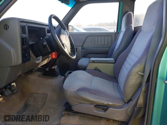 ✅ 1995 Dodge Dakota • VIN: 1B7FL26G9SW943229 • Lot: 43673414. Wystawiony na IAAI z przebiegiem 162 680 mil. Bezpłatny archiwum sprzedaży aukcyjnych z USA i szczegółowy raport historii pojazdu na DreamBid. Zdjęcie 8.