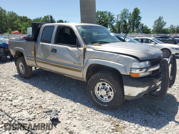 ✅ 2002 Chevrolet Silverado 2500HD LS • VIN: 1GCHK29UX2E293779 • Лот: 61271445. Опубликован ранее на Copart с пробегом 86 812 миль. Бесплатный доступ к архиву аукционных продаж из США и подробный отчёт об истории автомобиля на DreamBid. Изображение 4.