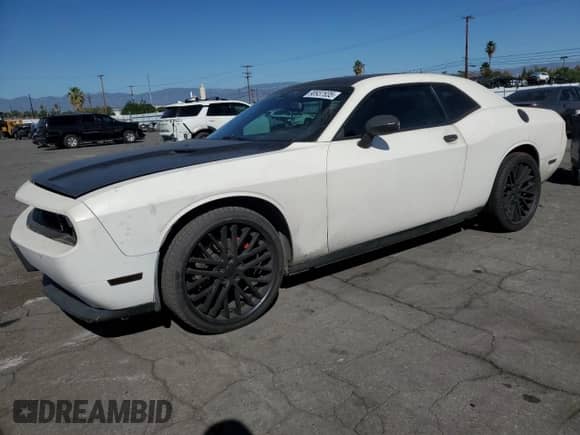 2013 Dodge Challenger SXT z VIN 2C3CDYAG5DH649553, wystawiony jako Copart lot #90937935 z przebiegiem 141 237 mil mil oraz Czysty tytuł • Clean title. Historia ofert i sprzedaży dostępna na DreamBid. Obrazek 1.