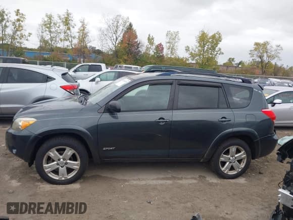 ✅ 2006 Toyota RAV4 Sport • VIN: JTMBD32V066003722 • Lot: 43381828. Listed on IAAI with 166,155 mi. Free auction sales archive from the USA and detailed vehicle history report at DreamBid. Image 15.