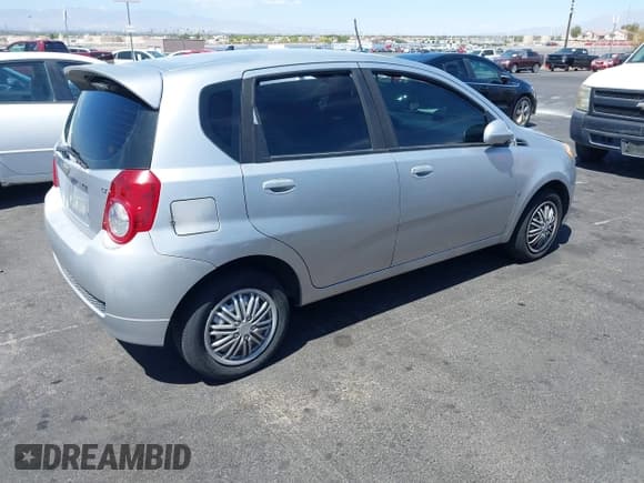 ✅ 2009 Chevrolet Aveo 1LT • VIN: KL1TD66E29B620770 • Lot: 42061930. Wystawiony na IAAI z przebiegiem 122 087 mil. Bezpłatny archiwum sprzedaży aukcyjnych z USA i szczegółowy raport historii pojazdu na DreamBid. Zdjęcie 4.