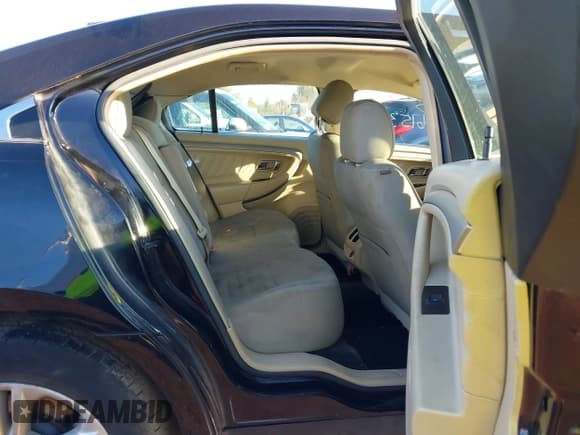 ✅ 2016 Ford Taurus SE • VIN: 1FAHP2D81GG146876 • Лот: 43675372. Опубликован ранее на IAAI с пробегом 141 376 миль. Бесплатный доступ к архиву аукционных продаж из США и подробный отчёт об истории автомобиля на DreamBid. Изображение 8.