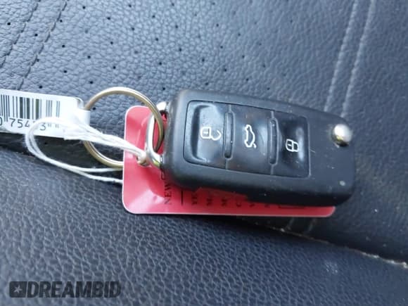 ✅ 2015 Volkswagen Passat S • VIN: 1VWAT7A34FC072238 • Lot: 43548104. Wystawiony na IAAI z przebiegiem 130 002 mil. Bezpłatny archiwum sprzedaży aukcyjnych z USA i szczegółowy raport historii pojazdu na DreamBid. Zdjęcie 11.