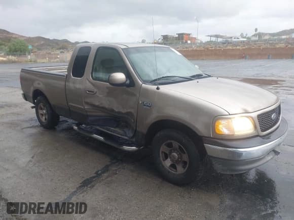 ✅ 2001 Ford F-150 XL • VIN: 1FTRX17W91KA13225 • Lot: 43725335. Wystawiony na IAAI z przebiegiem 157 348 mil. Bezpłatny archiwum sprzedaży aukcyjnych z USA i szczegółowy raport historii pojazdu na DreamBid. Zdjęcie 1.