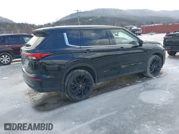 ✅ 2023 Mitsubishi Outlander SE • VIN: JA4J4UA85PZ059016 • Lot: 41517420. Wystawiony na IAAI z przebiegiem 14 572 mil. Bezpłatny archiwum sprzedaży aukcyjnych z USA i szczegółowy raport historii pojazdu na DreamBid. Zdjęcie 4.