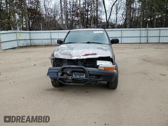 ✅ 2001 Chevrolet S-10 LS • VIN: 1GCDT13W41K240639 • Лот: 85464814. Опубликован ранее на Copart с пробегом 229 068 миль. Бесплатный доступ к архиву аукционных продаж из США и подробный отчёт об истории автомобиля на DreamBid. Изображение 11.
