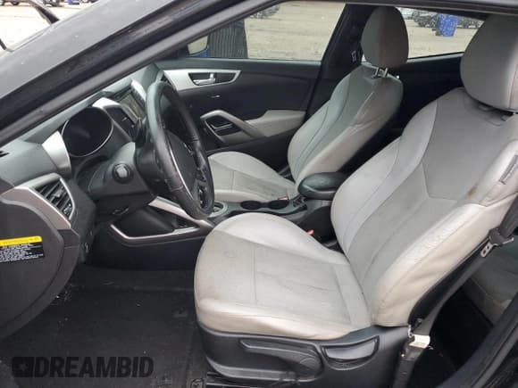 ✅ 2013 Hyundai Veloster w/Black Int • VIN: KMHTC6AD7DU179690 • Lot: 41574205. Wystawiony na Copart z przebiegiem Nie podano. Bezpłatny archiwum sprzedaży aukcyjnych z USA i szczegółowy raport historii pojazdu na DreamBid. Zdjęcie 7.