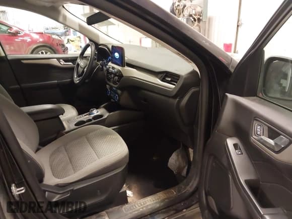 ✅ 2021 Ford Escape SE • VIN: 1FMCU9G64MUB17980 • Lot: 43614730. Listed on IAAI with 48,734 mi. Free auction sales archive from the USA and detailed vehicle history report at DreamBid. Image 5.