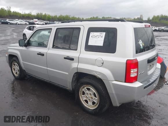 ✅ 2007 Jeep Patriot Sport • VIN: 1J8FF28W77D396064 • Lot: 42247274. Listed on IAAI with 128,455 mi. Free auction sales archive from the USA and detailed vehicle history report at DreamBid. Image 3.