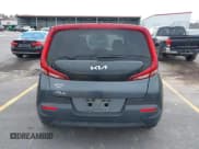 ✅ 2022 Kia Soul LX • VIN: KNDJ23AU1N7802640 • Лот: 41571223. Опубликован ранее на IAAI с пробегом 83 148 миль. Бесплатный доступ к архиву аукционных продаж из США и подробный отчёт об истории автомобиля на DreamBid. Изображение 16.