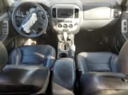 ✅ 2005 Ford Escape Limited • VIN: 1FMCU04195KC43088 • Lot: 84524635. Wystawiony na Copart z przebiegiem Nie podano. Bezpłatny archiwum sprzedaży aukcyjnych z USA i szczegółowy raport historii pojazdu na DreamBid. Zdjęcie 8.