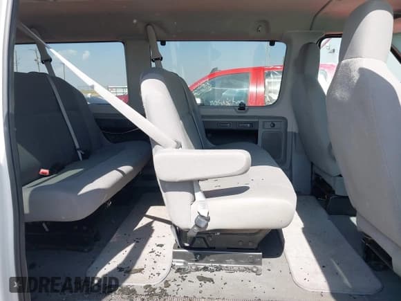 ✅ 2011 Ford Econoline Passenger XL • VIN: 1FBSS3BL5BDA35967 • Lot: 42522194. Wystawiony na IAAI z przebiegiem 69 983 mil. Bezpłatny archiwum sprzedaży aukcyjnych z USA i szczegółowy raport historii pojazdu na DreamBid. Zdjęcie 8.