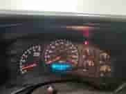 2002 Chevrolet Silverado 1500 z VIN 1GCEC14V02Z272202, wystawiony jako Copart lot #71356385 z przebiegiem 115 544 mil mil oraz Czysty tytuł • Clean title. Historia ofert i sprzedaży dostępna na DreamBid. Obrazek 9.