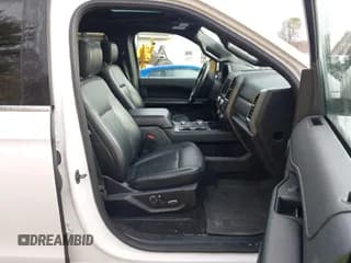 ✅ 2018 Ford Expedition XLT • VIN: 1FMJU1JT2JEA63074 • Lot: 43586618. Wystawiony na IAAI z przebiegiem 145 159 mil. Bezpłatny archiwum sprzedaży aukcyjnych z USA i szczegółowy raport historii pojazdu na DreamBid. Zdjęcie 5.