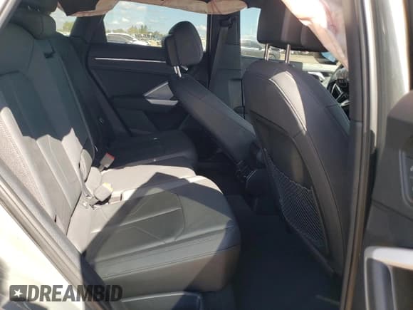 ✅ 2022 Audi Q3 S line Premium Plus • VIN: WA1EECF37N1065210 • Lot: 81766665. Wystawiony na Copart z przebiegiem 49 927 mil. Bezpłatny archiwum sprzedaży aukcyjnych z USA i szczegółowy raport historii pojazdu na DreamBid. Zdjęcie 10.