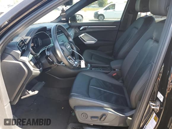 ✅ 2021 Audi Q3 Premium • VIN: WA1AUCF33M1099449 • Lot: 70678005. Wystawiony na Copart z przebiegiem 79 113 mil. Bezpłatny archiwum sprzedaży aukcyjnych z USA i szczegółowy raport historii pojazdu na DreamBid. Zdjęcie 7.