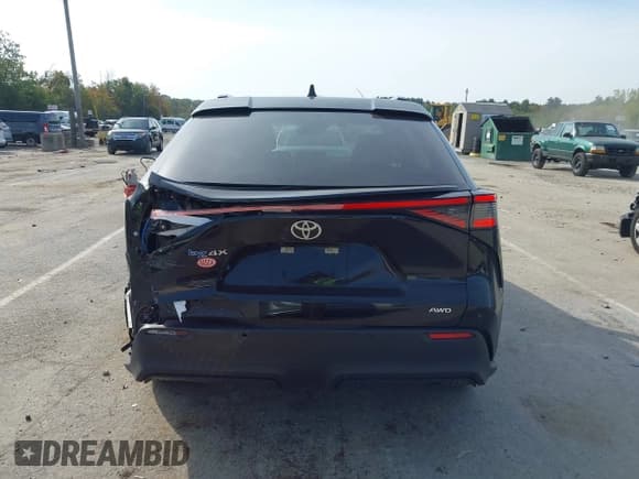 ✅ 2024 Toyota bZ4X XLE • VIN: JTMABACA7RA079375 • Lot: 43310845. Wystawiony na IAAI z przebiegiem 33 574 mil. Bezpłatny archiwum sprzedaży aukcyjnych z USA i szczegółowy raport historii pojazdu na DreamBid. Zdjęcie 16.