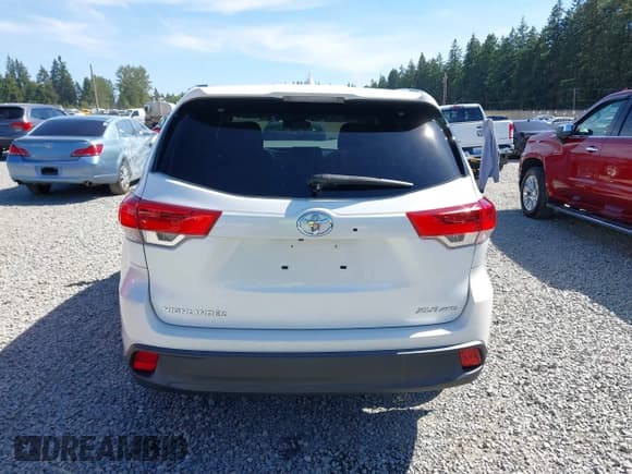 ✅ 2017 Toyota Highlander XLE • VIN: 5TDJZRFH8HS427544 • Lot: 42359654. Listed on IAAI with 40,836 mi. Free auction sales archive from the USA and detailed vehicle history report at DreamBid. Image 16.