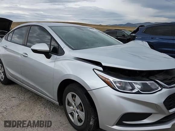 ✅ 2018 Chevrolet Cruze LS • VIN: 1G1BC5SM1J7151072 • Lot: 82407215. Wystawiony na Copart z przebiegiem 64 226 mil. Bezpłatny archiwum sprzedaży aukcyjnych z USA i szczegółowy raport historii pojazdu na DreamBid. Zdjęcie 13.