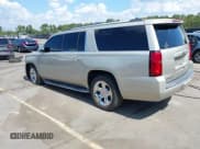 ✅ 2015 Chevrolet Suburban LTZ • VIN: 1GNSKKKC2FR509864 • Lot: 43233537. Wystawiony na IAAI z przebiegiem 241 210 mil. Bezpłatny archiwum sprzedaży aukcyjnych z USA i szczegółowy raport historii pojazdu na DreamBid. Zdjęcie 3.