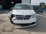 ✅ 2019 Dodge Grand Caravan SE • VIN: 2C4RDGBG1KR749722 • Lot: 86532735. Wystawiony na Copart z przebiegiem 85 909 mil. Bezpłatny archiwum sprzedaży aukcyjnych z USA i szczegółowy raport historii pojazdu na DreamBid. Zdjęcie 5.