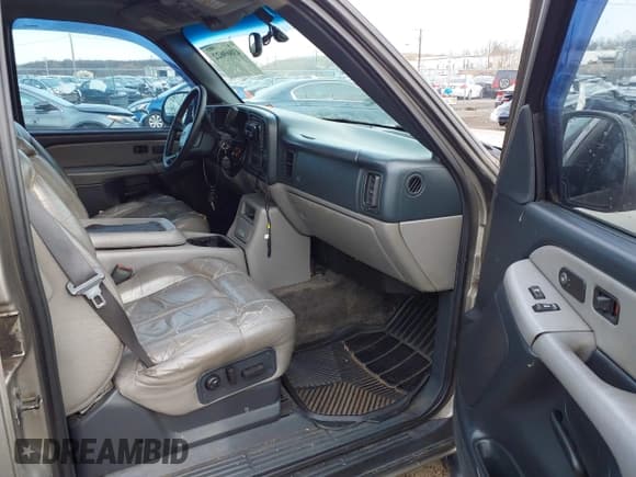 ✅ 2001 Chevrolet Suburban LT • VIN: 3GNFK16T11G140297 • Лот: 43869622. Опубликован ранее на IAAI с пробегом 163 177 миль. Бесплатный доступ к архиву аукционных продаж из США и подробный отчёт об истории автомобиля на DreamBid. Изображение 5.