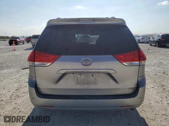 ✅ 2012 Toyota Sienna XLE • VIN: 5TDYK3DC9CS207913 • Lot: 82689705. Listed on Copart with 188,992 mi. Free auction sales archive from the USA and detailed vehicle history report at DreamBid. Image 6.