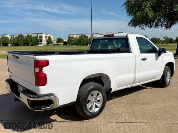 2022 Chevrolet Silverado 1500 Work Truck z VIN 3GCNWAED4NG187204, wystawiony jako Copart lot #67396145 z przebiegiem 84 883 mil mil oraz Czysty tytuł • Clean title. Historia ofert i sprzedaży dostępna na DreamBid. Obrazek 4.