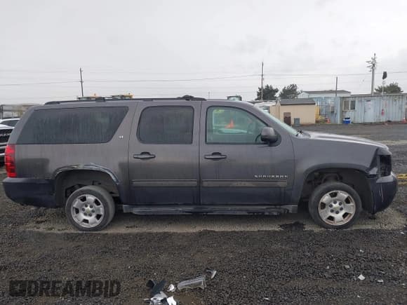 ✅ 2010 Chevrolet Suburban LT • VIN: 1GNUKJE38AR290321 • Lot: 43301641. Wystawiony na IAAI z przebiegiem 214 815 mil. Bezpłatny archiwum sprzedaży aukcyjnych z USA i szczegółowy raport historii pojazdu na DreamBid. Zdjęcie 14.