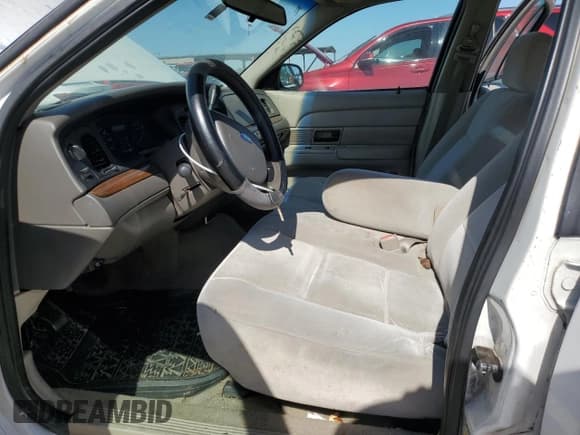 ✅ 2006 Ford Crown Victoria • VIN: 2FAFP73V26X148253 • Лот: 70525914. Опубликован ранее на Copart с пробегом Не указан. Бесплатный доступ к архиву аукционных продаж из США и подробный отчёт об истории автомобиля на DreamBid. Изображение 7.