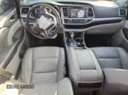 ✅ 2017 Toyota Highlander XLE • VIN: 5TDKZRFH4HS523773 • Lot: 84482235. Wystawiony na Copart z przebiegiem 96 772 mil. Bezpłatny archiwum sprzedaży aukcyjnych z USA i szczegółowy raport historii pojazdu na DreamBid. Zdjęcie 8.